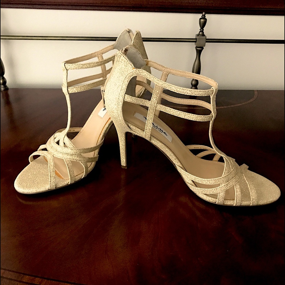 Evening shoes gold glitter